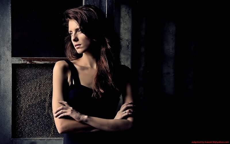 Woman with Arms Crossed — Black