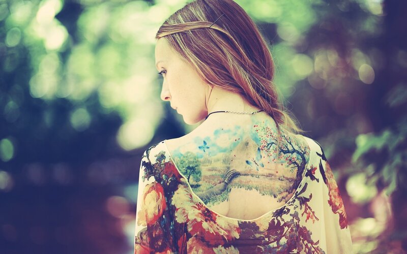 woman with back tattoo
