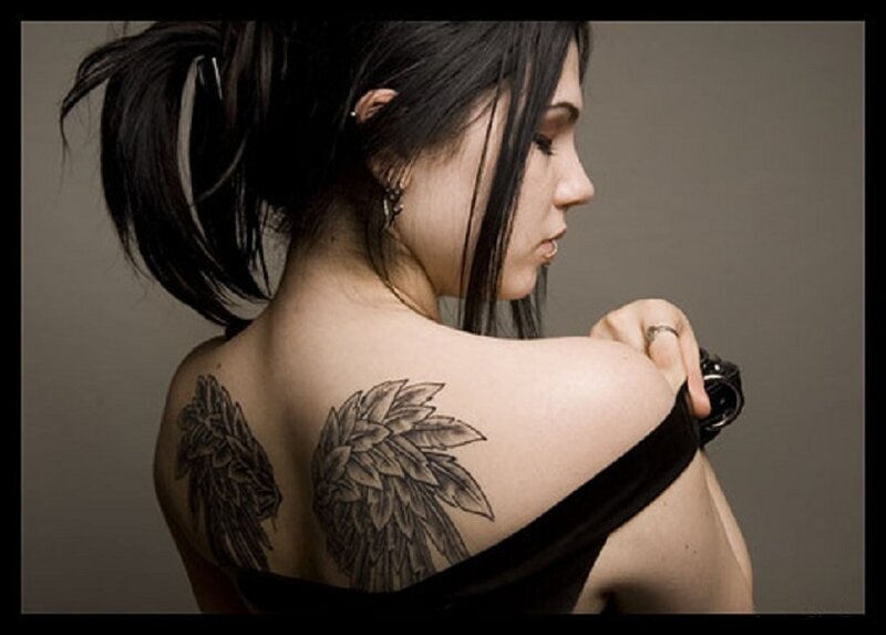 Woman with Back Tattoos — Black