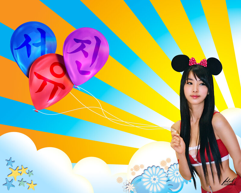 woman with balloons and minnie ears