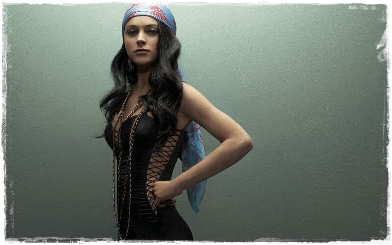 Woman with Bandana — Black