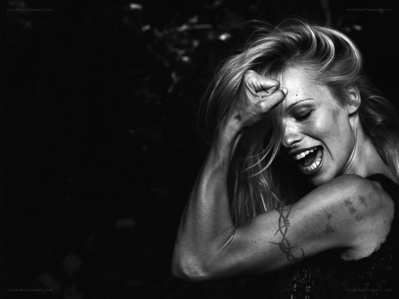 woman with barbed wire tattoo
