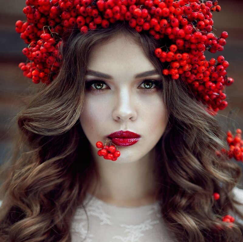 Woman with Berry Crown — Red, Dramatic, Autumn