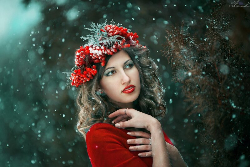 Woman with Berry Crown — Red, Dramatic