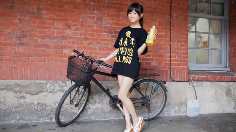 woman with bicycle and drink