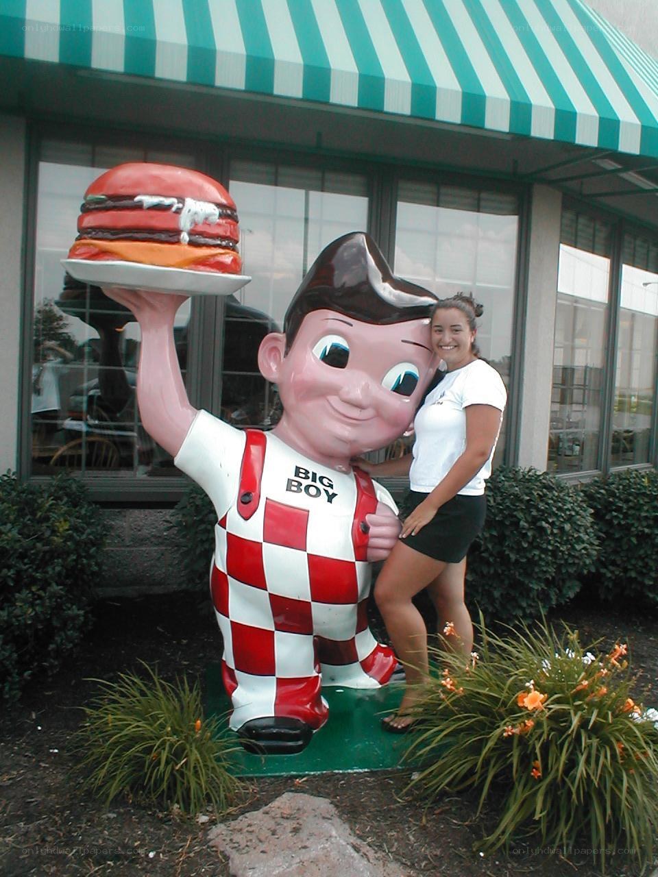 Woman with Big Boy statue