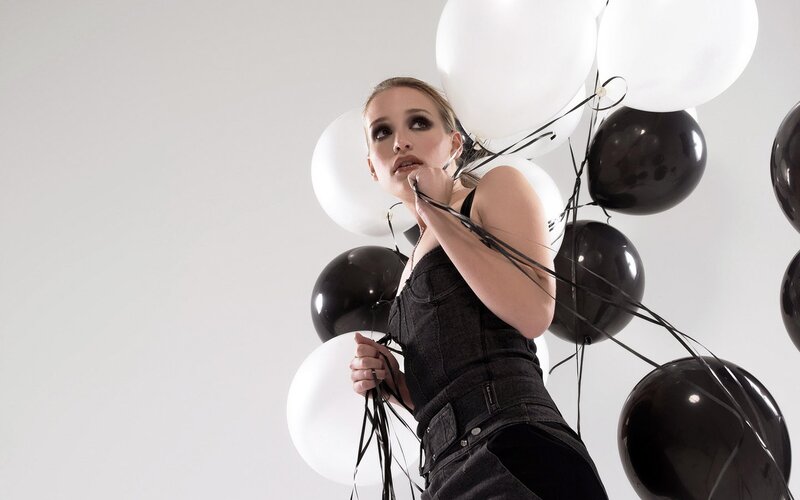 woman with black and white balloons