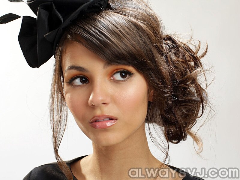 woman with black bow headpiece