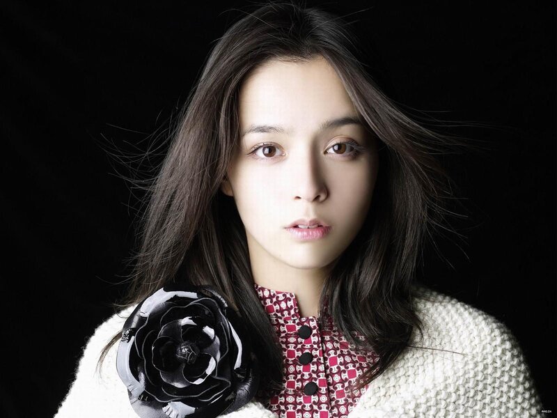 woman with black flower accessory