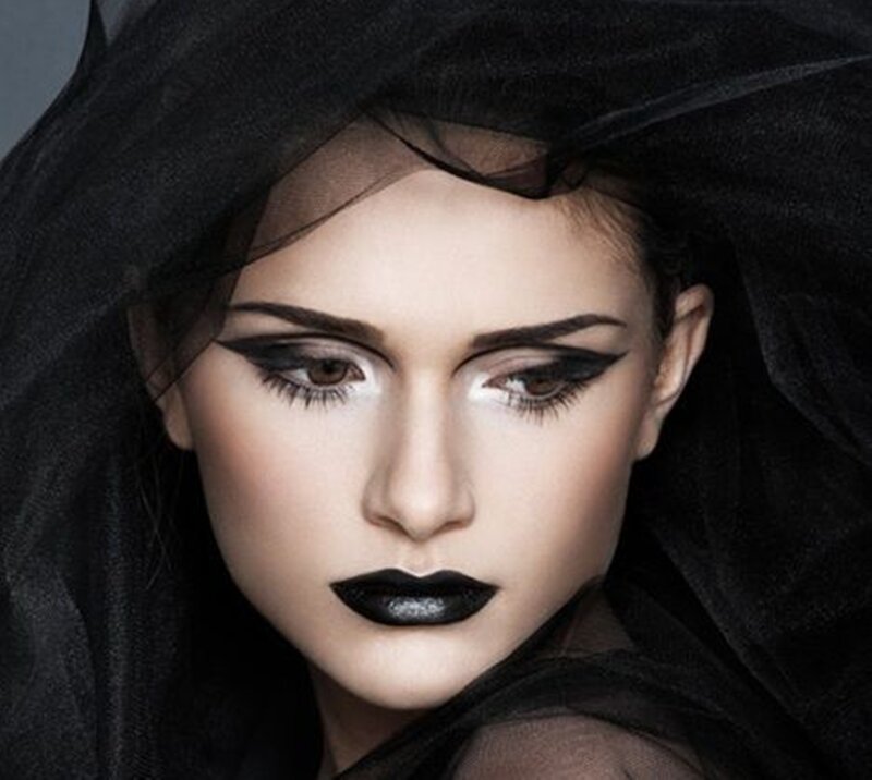 Woman with Black Makeup — Dramatic, Photograph