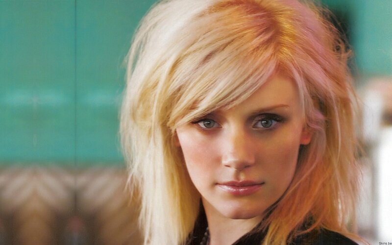 woman with blonde hair