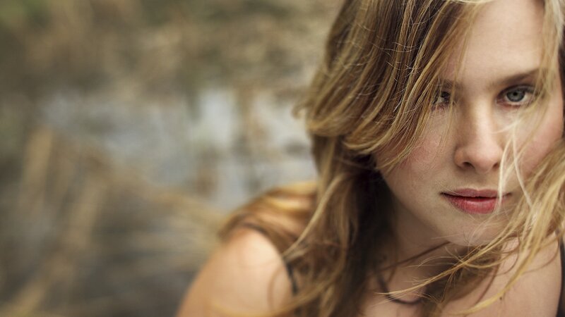 woman with blonde hair