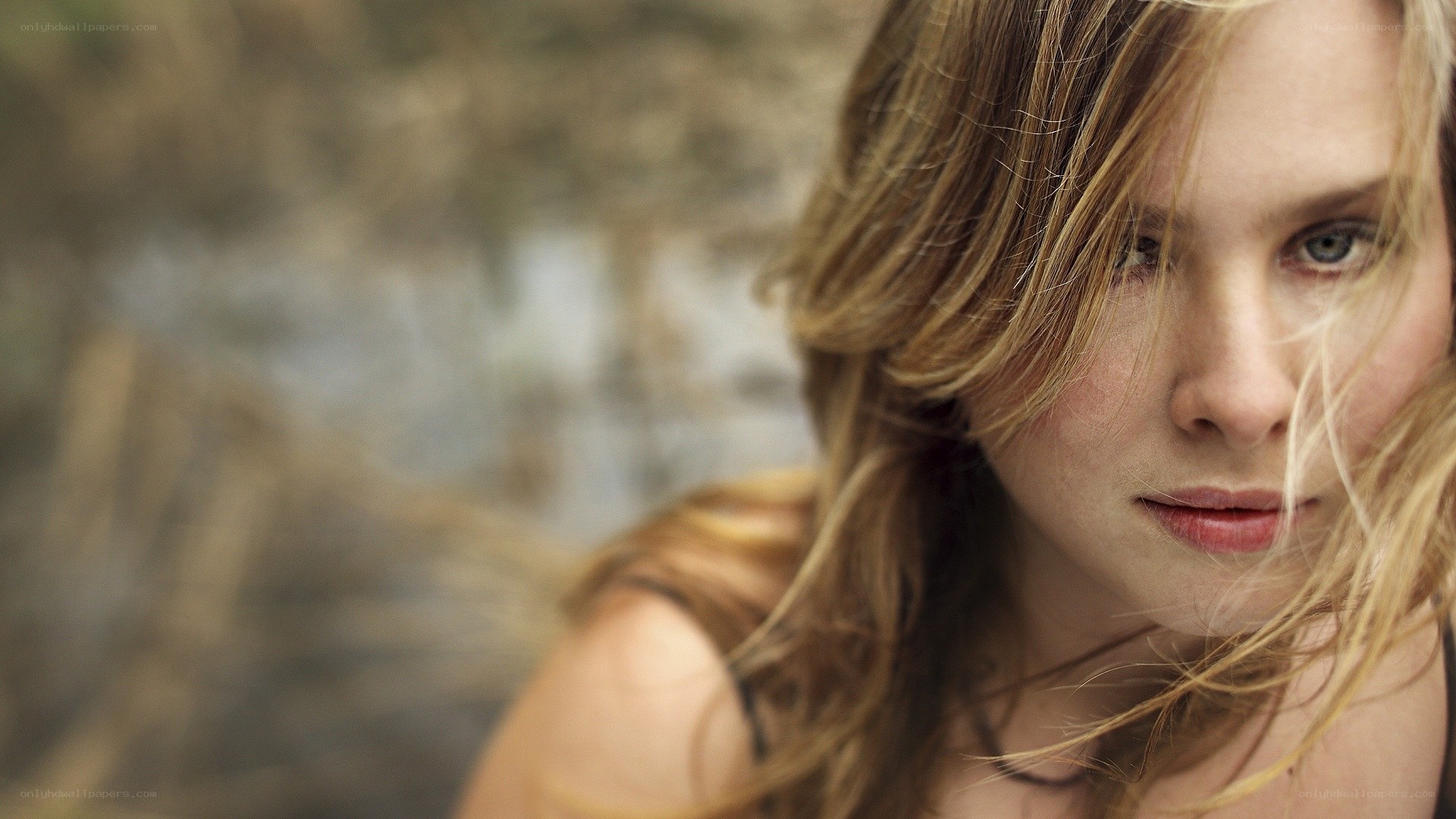 woman with blonde hair