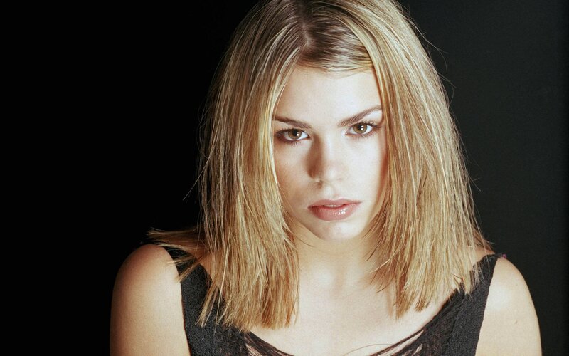 woman with blonde hair