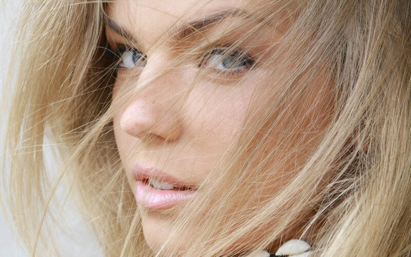 woman with blonde hair