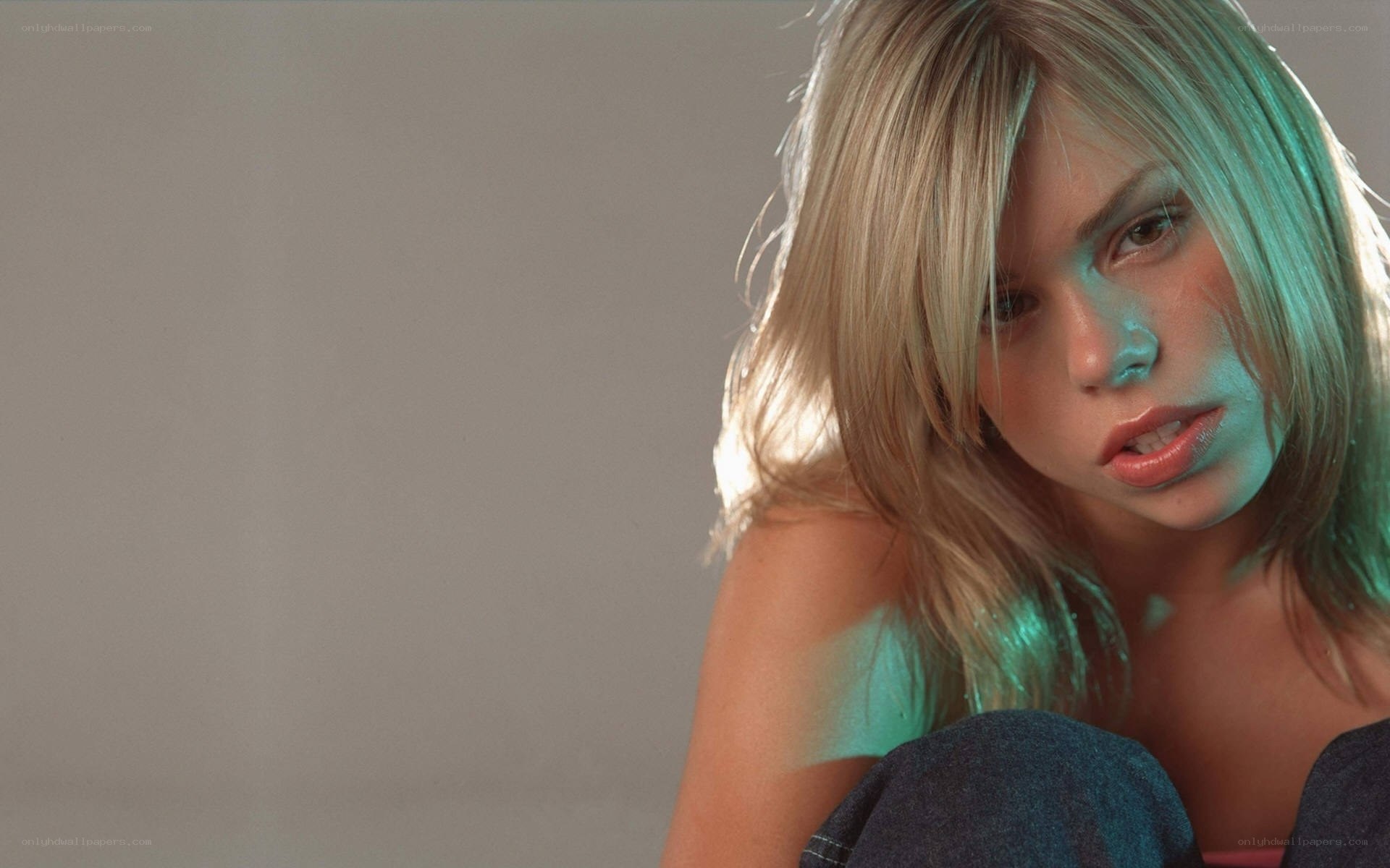 woman with blonde hair