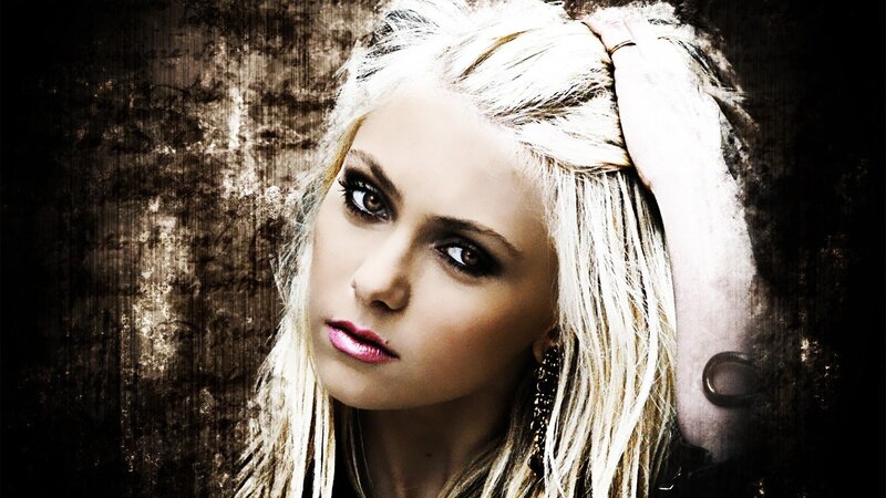 woman with blonde hair