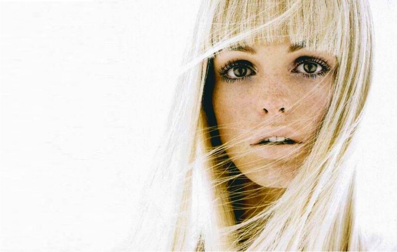 woman with blonde hair