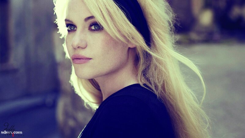 woman with blonde hair