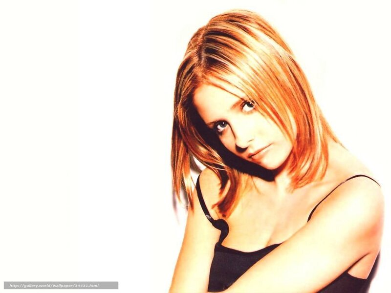 woman with blonde hair