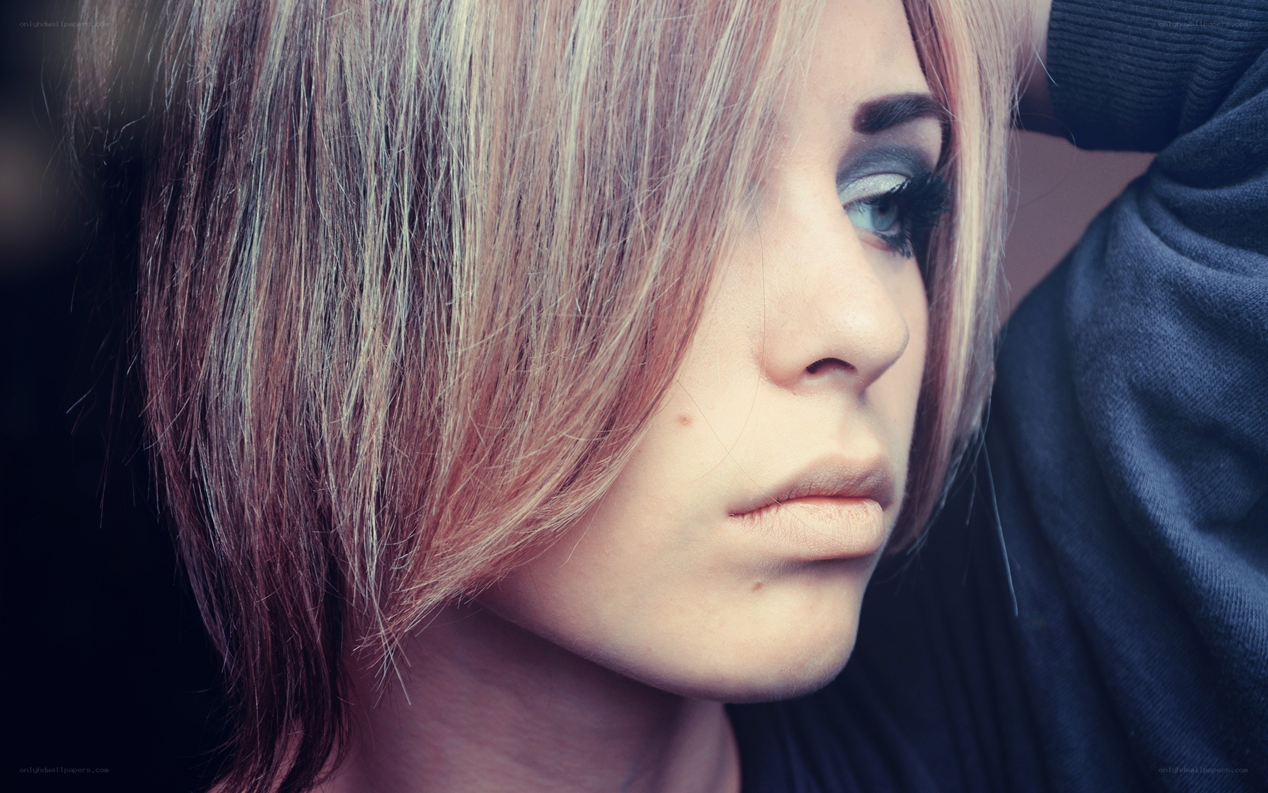 woman with blonde hair