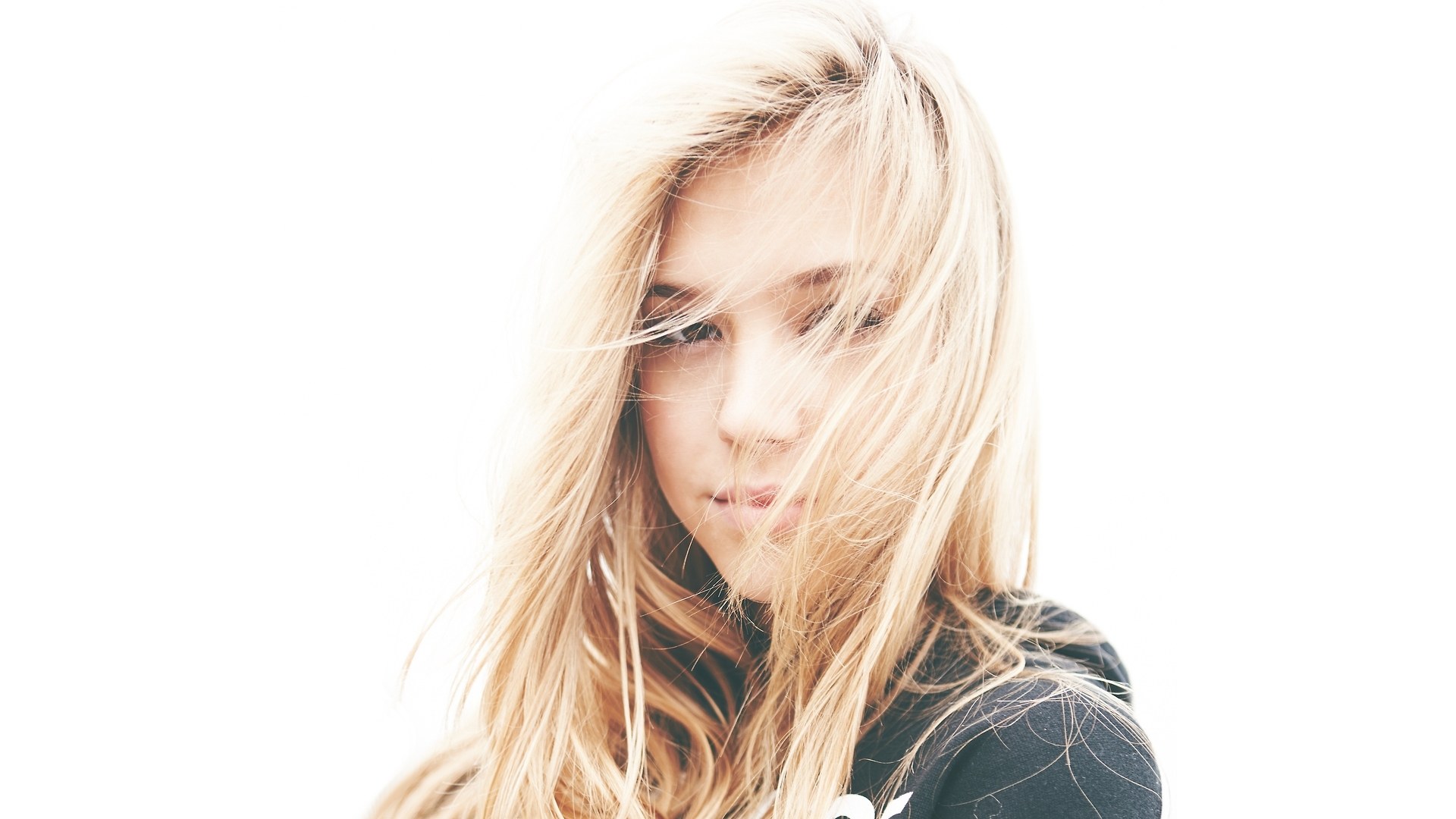 woman with blonde hair