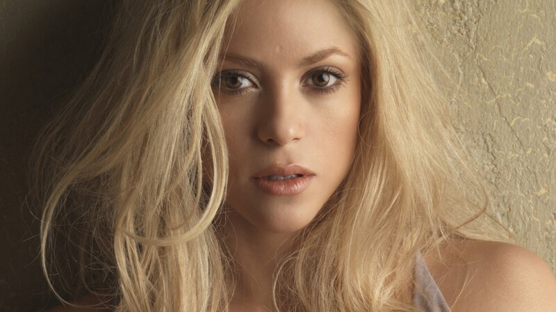 woman with blonde hair