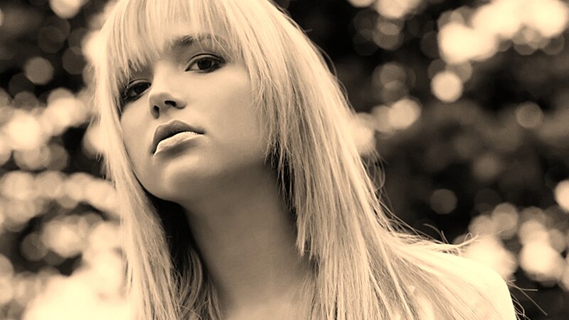 woman with blonde hair