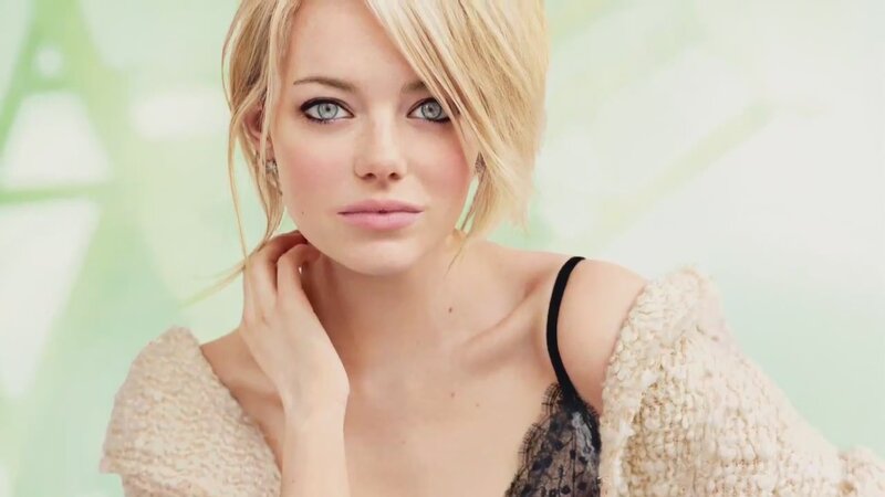 woman with blonde hair