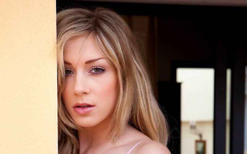 woman with blonde hair