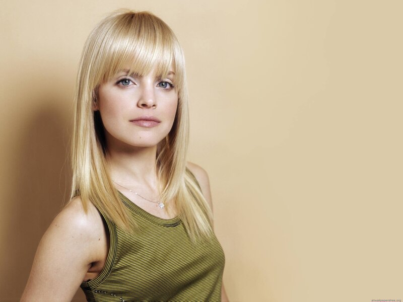 woman with blonde hair