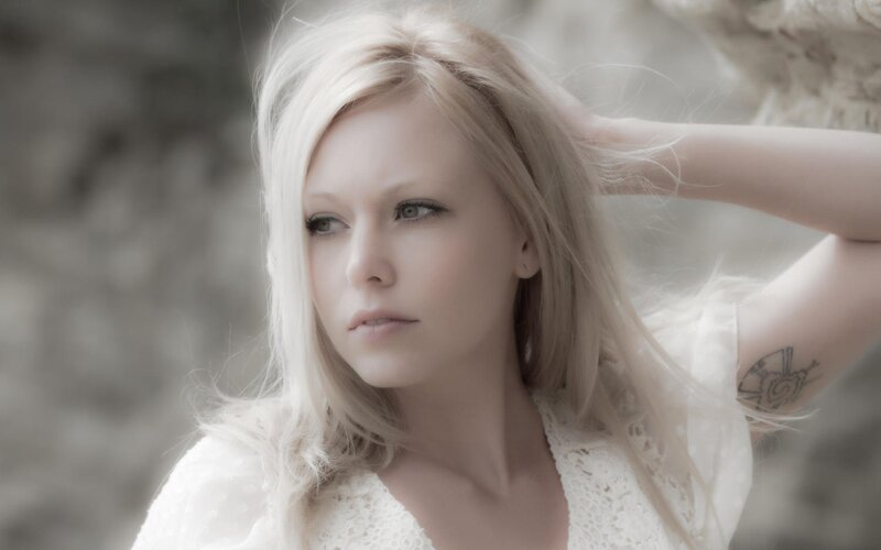 woman with blonde hair