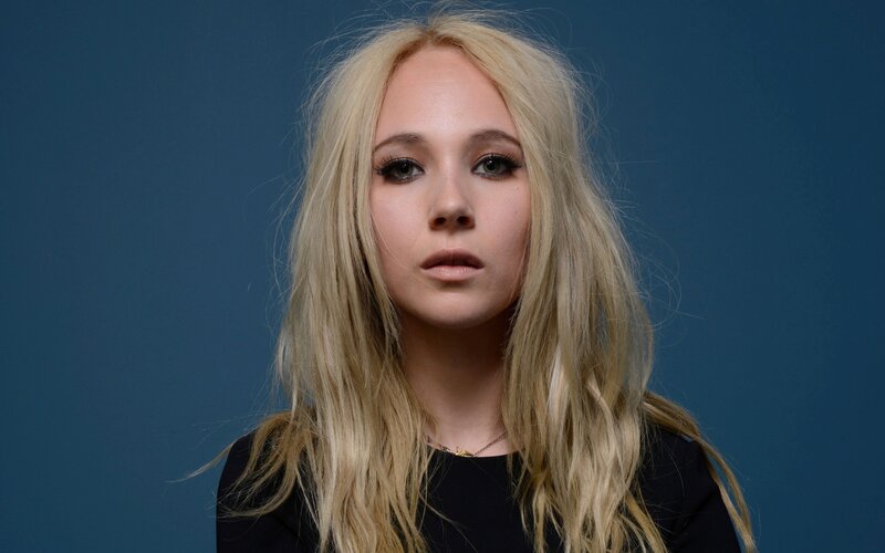 woman with blonde hair