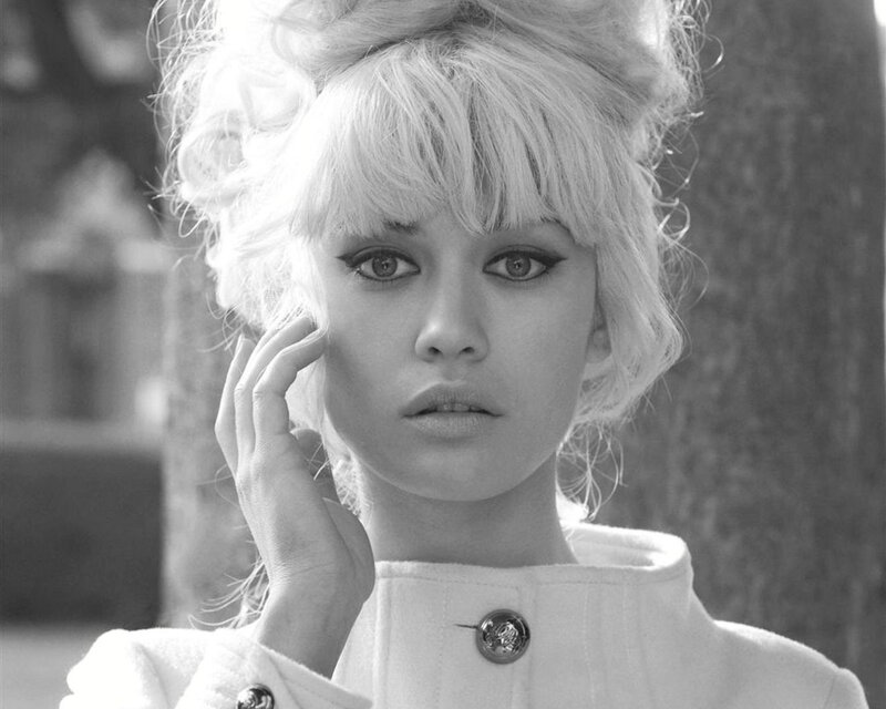 woman with blonde hair