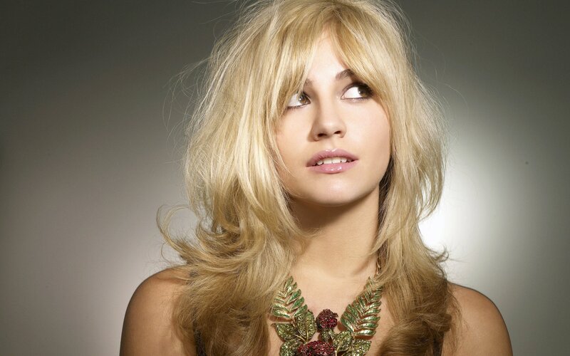 woman with blonde hair and leaf necklace