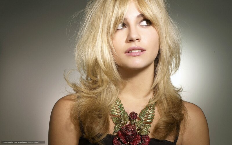woman with blonde hair and necklace