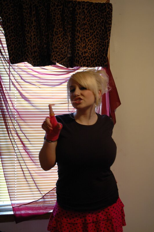 woman with blonde hair and red gloves