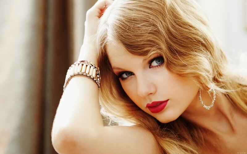 woman with blonde hair and red lipstick