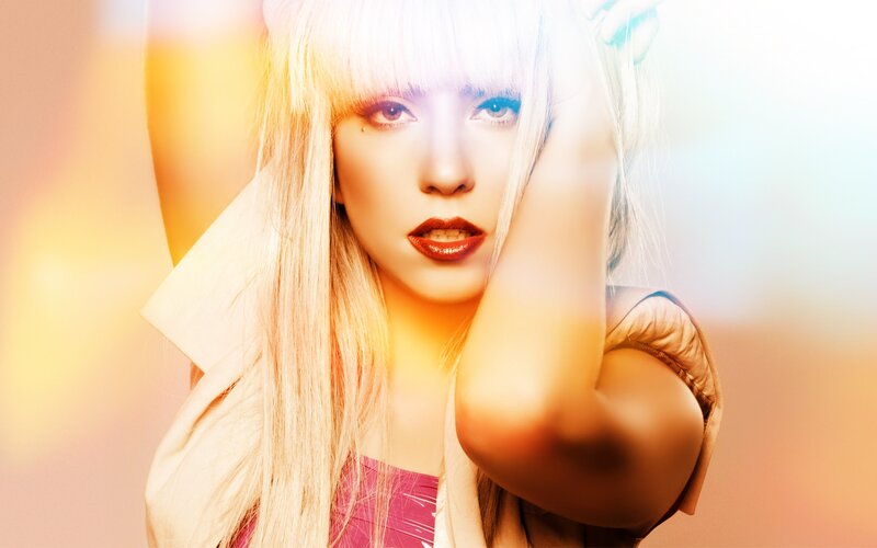 woman with blonde hair and red lipstick