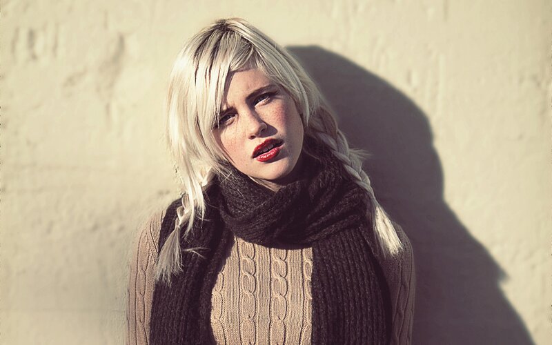 woman with blonde hair and red lipstick