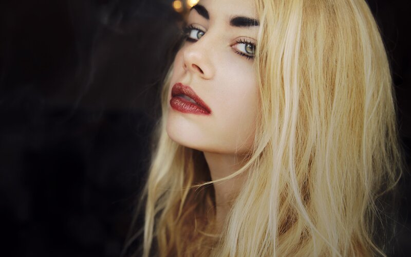 woman with blonde hair and red lipstick