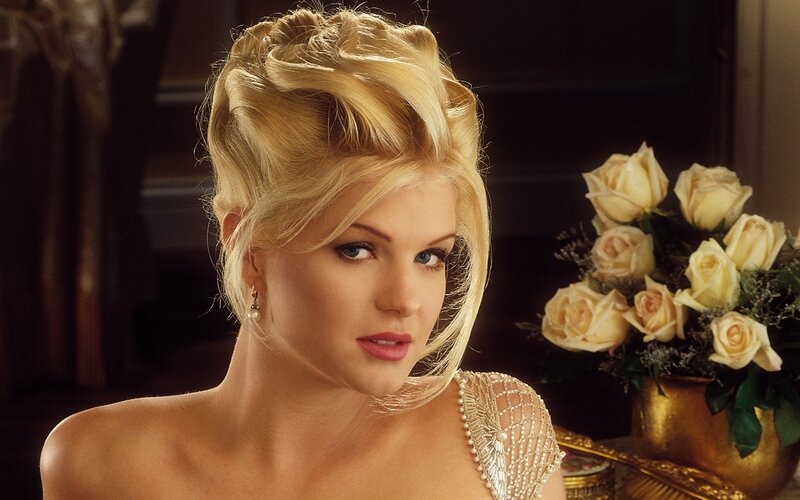 woman with blonde hair and roses