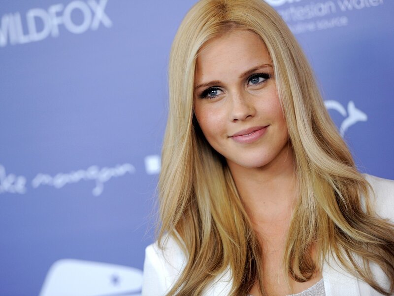 woman with blonde hair at event