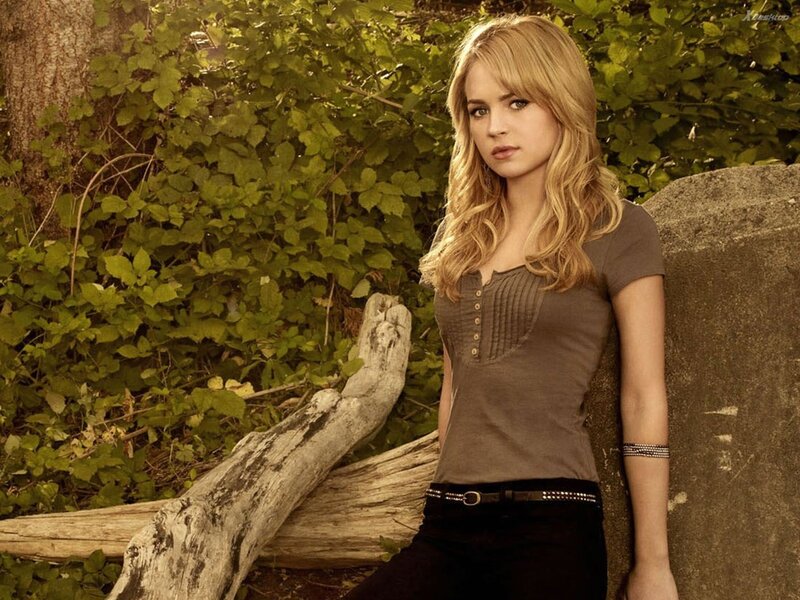 Woman with Blonde Hair — Brown, Natural