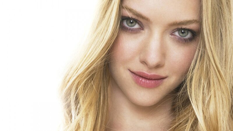 Woman with Blonde Hair — Calm, Photograph, Blonde Hair, Green Eyes, Smile