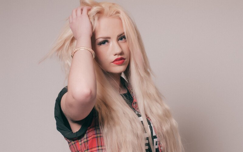 Woman with Blonde Hair — Confident, Photograph, Plaid Shirt