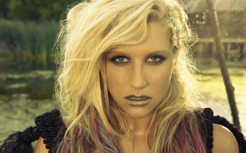 Woman with Blonde Hair — Dramatic, Afternoon, Photograph, Makeup
