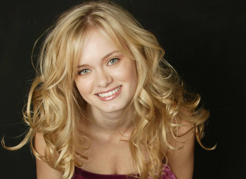 Woman with Blonde Hair — Friendly, Photograph, Blonde Hair, Smile
