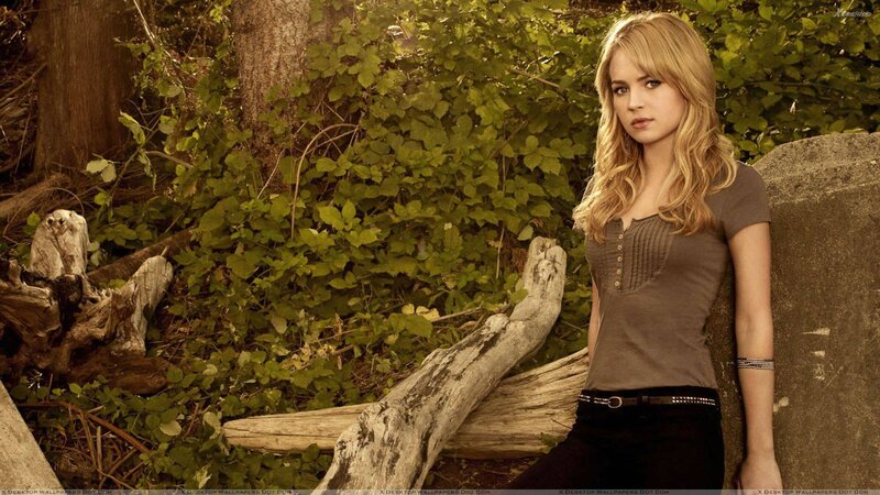 Woman with Blonde Hair — Green, Natural, Afternoon