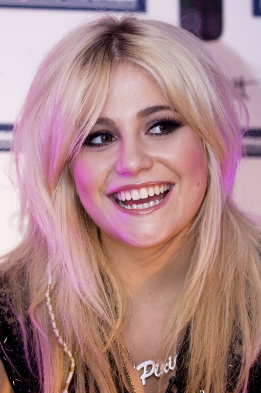Woman with Blonde Hair — Happy, Photograph, Necklace, Makeup, Smile